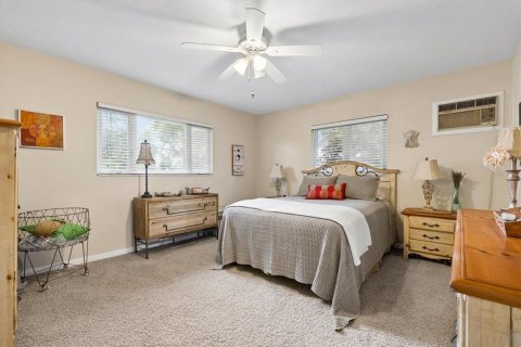 House in Clearwater, Florida 3 bedrooms, 188.03 sq.m. № 2395825 - photo 18