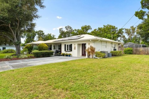 House in Clearwater, Florida 3 bedrooms, 188.03 sq.m. № 2395825 - photo 2