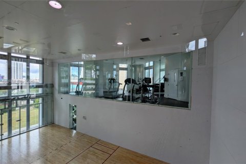 Купить кондоминиум в Майами, Флорида 3 спальни, 128.67м2, № 2085570 - фото 13