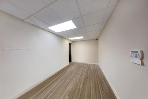 Immobilier commercial à vendre à Opa-locka, Floride № 1951188 - photo 11