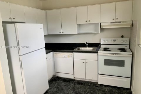 Condo in North Miami Beach, Florida, 1 bedroom  № 2009394 - photo 8