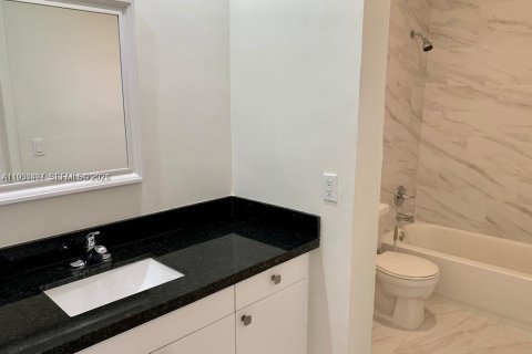 Condo in North Miami Beach, Florida, 1 bedroom  № 2009394 - photo 6