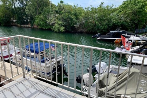 Condo in North Miami Beach, Florida, 1 bedroom  № 2009394