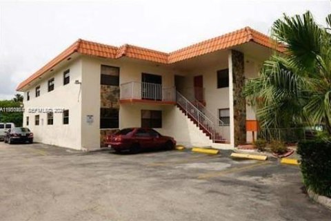 Condo in North Miami Beach, Florida, 1 bedroom  № 2009394 - photo 13