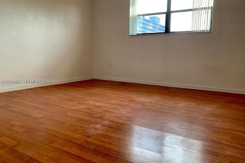 Condo in North Miami Beach, Florida, 1 bedroom  № 2009394 - photo 7