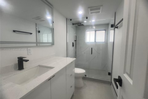 House in Opa-locka, Florida 4 bedrooms, 87.14 sq.m. № 1880046 - photo 9