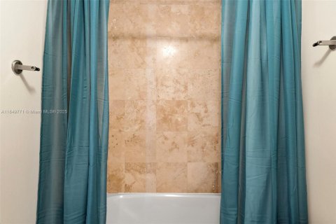 Condominio en venta en Miami, Florida, 1 dormitorio, 79.06 m2 № 1855115 - foto 23