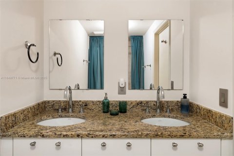 Condominio en venta en Miami, Florida, 1 dormitorio, 79.06 m2 № 1855115 - foto 22