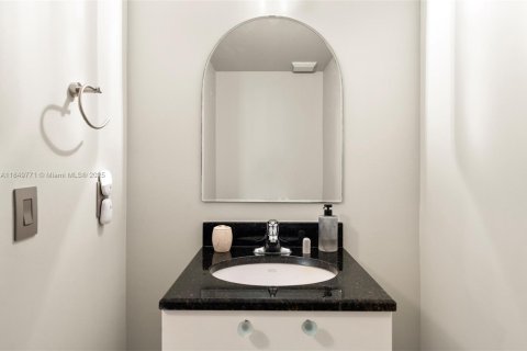 Condominio en venta en Miami, Florida, 1 dormitorio, 79.06 m2 № 1855115 - foto 25