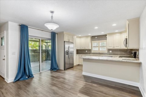 Townhouse in Seminole, Florida 2 bedrooms, 133.78 sq.m. № 1884646 - photo 5
