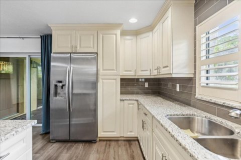 Townhouse in Seminole, Florida 2 bedrooms, 133.78 sq.m. № 1884646 - photo 4