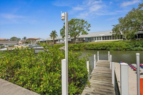 Townhouse in Seminole, Florida 2 bedrooms, 133.78 sq.m. № 1884646 - photo 13