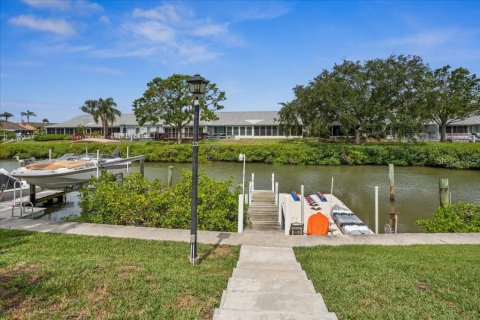 Townhouse in Seminole, Florida 2 bedrooms, 133.78 sq.m. № 1884646 - photo 12