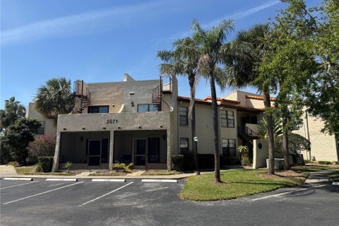 Condo in Palm Harbor, Florida, 2 bedrooms  № 1598735 - photo 1