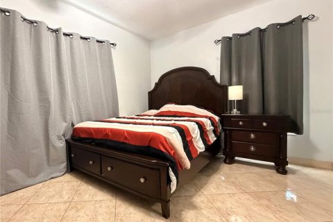 House in Tampa, Florida 4 bedrooms, 126.07 sq.m. № 2411680 - photo 20