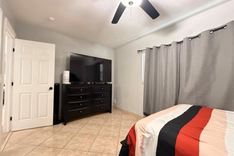 House in Tampa, Florida 4 bedrooms, 126.07 sq.m. № 2411680 - photo 21