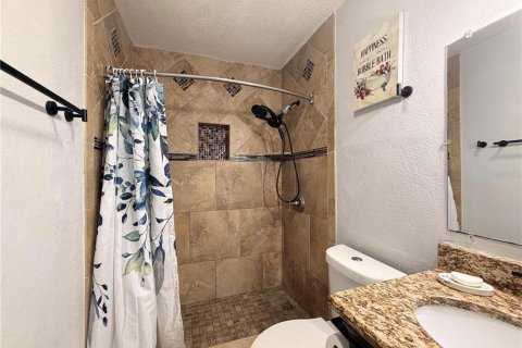 House in Tampa, Florida 4 bedrooms, 126.07 sq.m. № 2411680 - photo 11