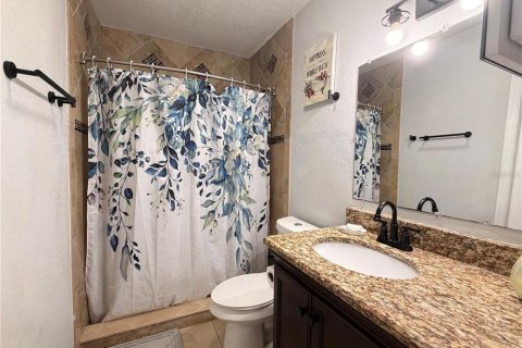 House in Tampa, Florida 4 bedrooms, 126.07 sq.m. № 2411680 - photo 13