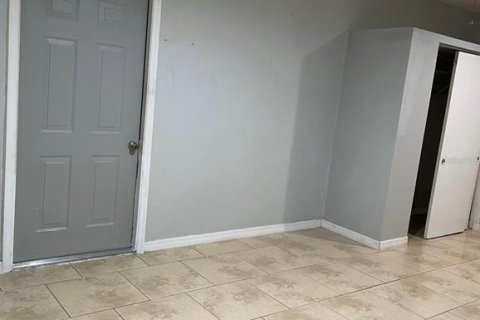 House in Tampa, Florida 4 bedrooms, 126.07 sq.m. № 2411680 - photo 26