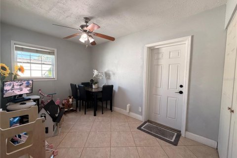 House in Tampa, Florida 4 bedrooms, 126.07 sq.m. № 2411680 - photo 23