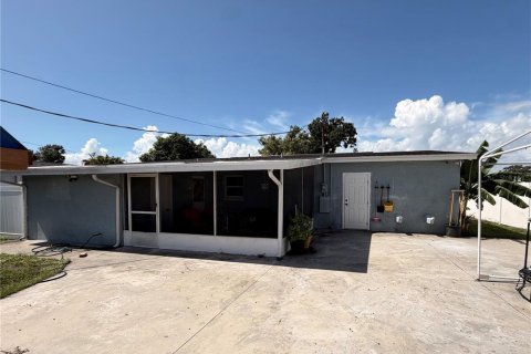 House in Tampa, Florida 4 bedrooms, 126.07 sq.m. № 2411680 - photo 18
