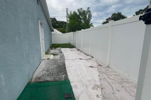 House in Tampa, Florida 4 bedrooms, 126.07 sq.m. № 2411680 - photo 30