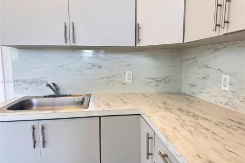 Apartment in Miami, Florida 37.16 sq.m. № 2089911 - photo 27