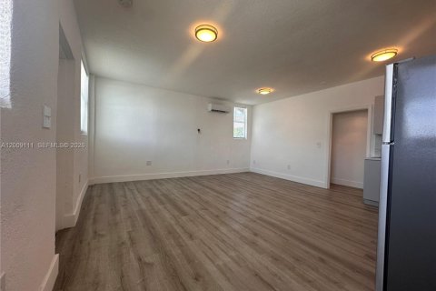 Apartment in Miami, Florida 37.16 sq.m. № 2089911 - photo 7