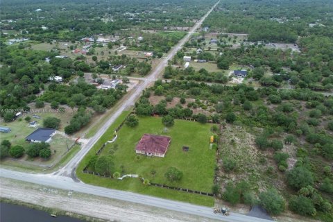 Купить виллу или дом в Клуистон, Флорида 5 спален, 434.78м2, № 1977636 - фото 7