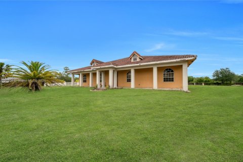 Купить виллу или дом в Клуистон, Флорида 5 спален, 434.78м2, № 1977636 - фото 5