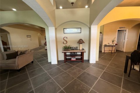 Купить виллу или дом в Клуистон, Флорида 5 спален, 434.78м2, № 1977636 - фото 19