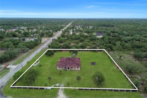 Купить виллу или дом в Клуистон, Флорида 5 спален, 434.78м2, № 1977636 - фото 15