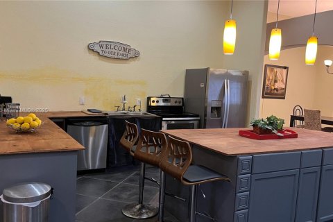 Купить виллу или дом в Клуистон, Флорида 5 спален, 434.78м2, № 1977636 - фото 22