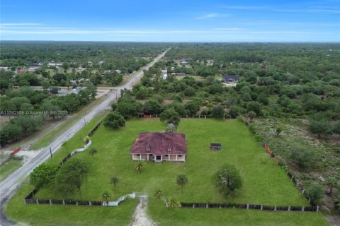 Купить виллу или дом в Клуистон, Флорида 5 спален, 434.78м2, № 1977636 - фото 12