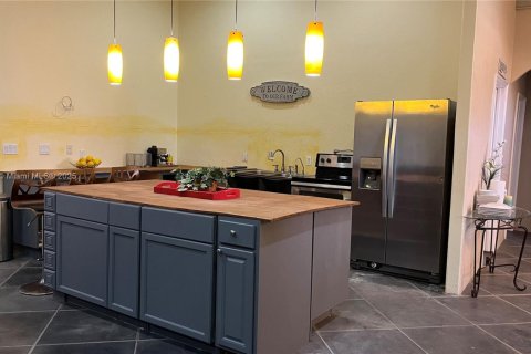 Купить виллу или дом в Клуистон, Флорида 5 спален, 434.78м2, № 1977636 - фото 23