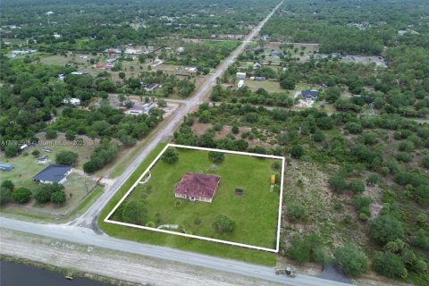 Купить виллу или дом в Клуистон, Флорида 5 спален, 434.78м2, № 1977636 - фото 8