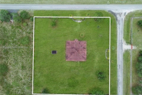 Купить виллу или дом в Клуистон, Флорида 5 спален, 434.78м2, № 1977636 - фото 10