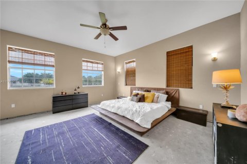 Купить виллу или дом в Клуистон, Флорида 5 спален, 434.78м2, № 1977636 - фото 25