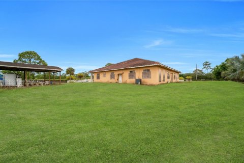 Купить виллу или дом в Клуистон, Флорида 5 спален, 434.78м2, № 1977636 - фото 3