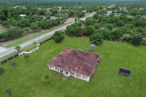 Купить виллу или дом в Клуистон, Флорида 5 спален, 434.78м2, № 1977636 - фото 9