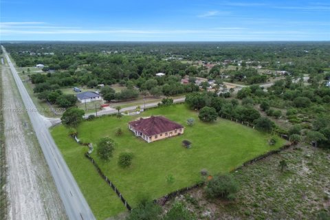 Купить виллу или дом в Клуистон, Флорида 5 спален, 434.78м2, № 1977636 - фото 13