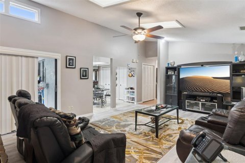 Casa en venta en Orlando, Florida, 4 dormitorios, 202.34 m2 № 2198794 - foto 13