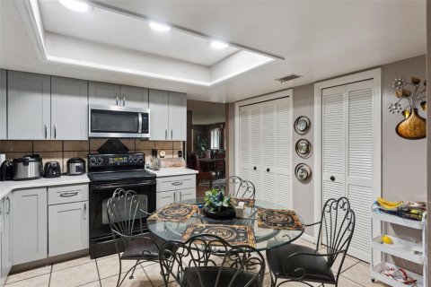 Casa en venta en Orlando, Florida, 4 dormitorios, 202.34 m2 № 2198794 - foto 16