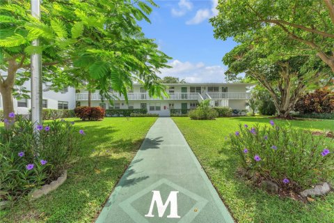 Condo in Deerfield Beach, Florida, 2 bedrooms  № 614509 - photo 1