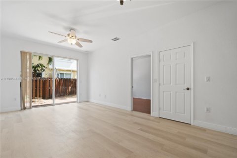Townhouse in Miramar, Florida 4 bedrooms, 203.46 sq.m. № 1684172 - photo 11
