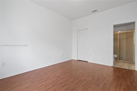 Townhouse in Miramar, Florida 4 bedrooms, 203.46 sq.m. № 1684172 - photo 25