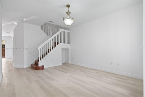 Townhouse in Miramar, Florida 4 bedrooms, 203.46 sq.m. № 1684172 - photo 5