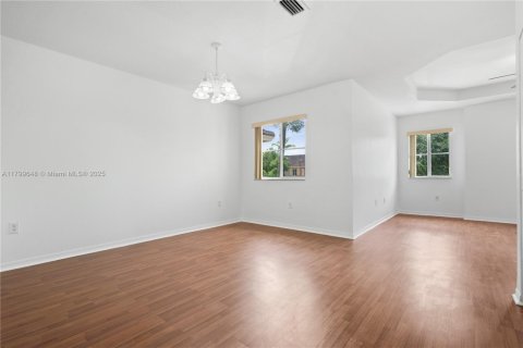 Townhouse in Miramar, Florida 4 bedrooms, 203.46 sq.m. № 1684172 - photo 18