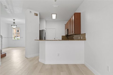 Townhouse in Miramar, Florida 4 bedrooms, 203.46 sq.m. № 1684172 - photo 9