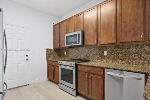 Townhouse in Miramar, Florida 4 bedrooms, 203.46 sq.m. № 1684172 - photo 15